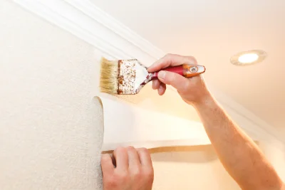 Pose de papier peint à Lurs — revêtements muraux et toiles de verre